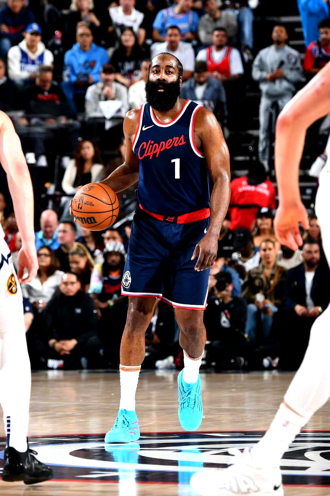 kaiyun sports-出色防守引发热议！，Ming在快船比赛中表现优异上演精彩一战(快船球迷)