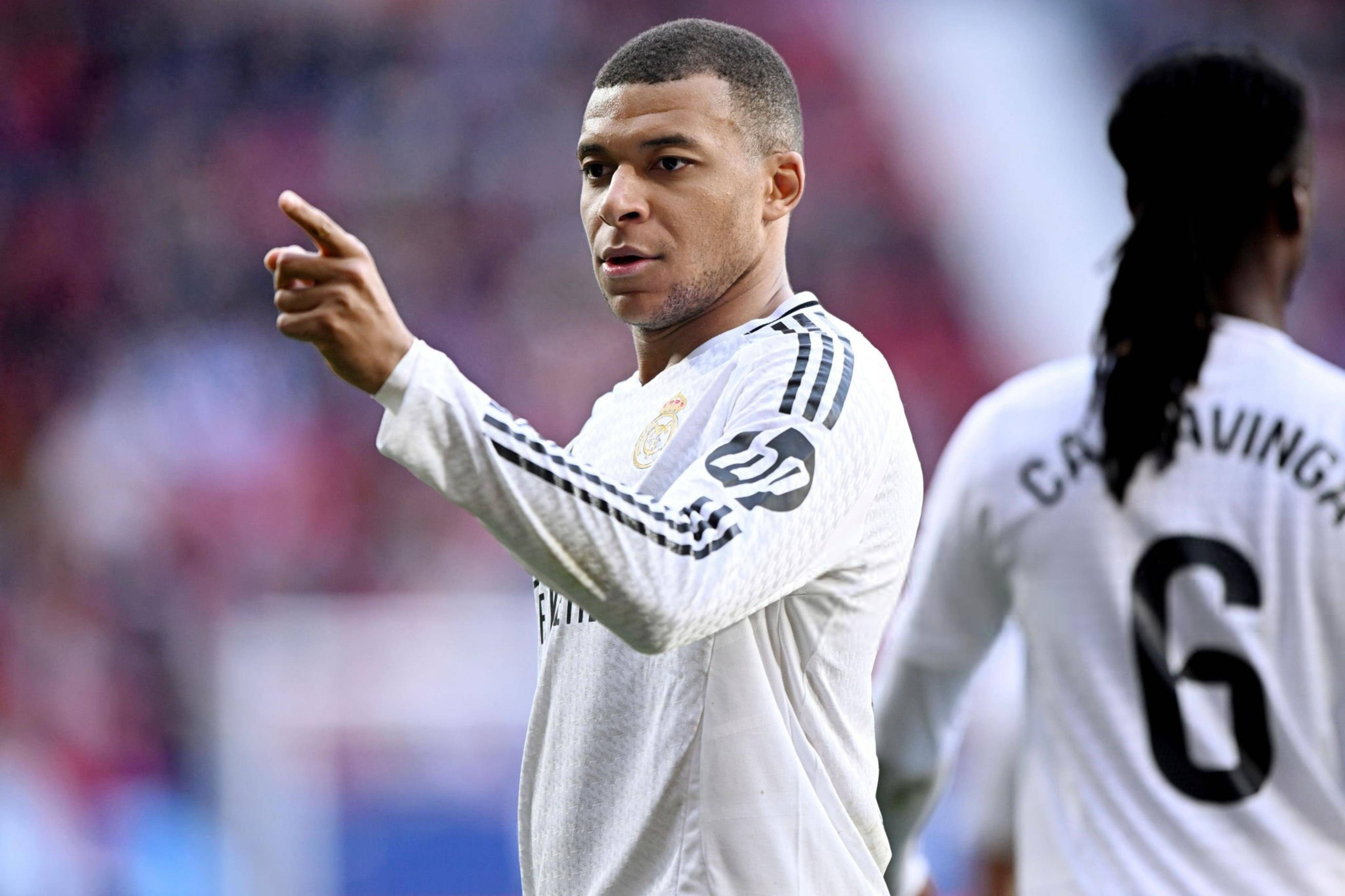 kaiyun sports-比赛局势复杂引爆全场！，姆巴佩意外战胜美国队气势如虹延续(比利林恩的中场战事)