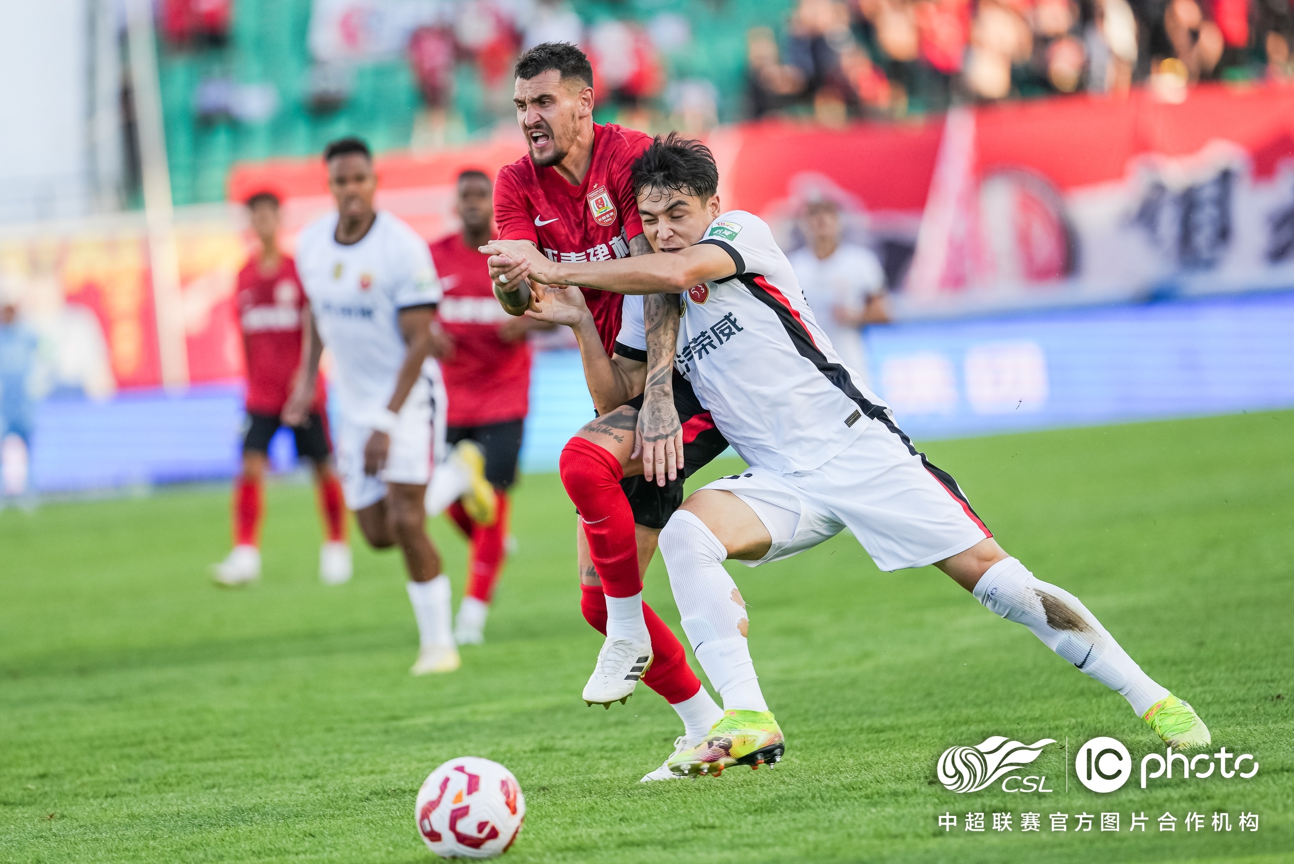 开云体育入口-窗口期突围战来临；广州队围绕荷甲外线爆发；目标明确；球队文化再被提及