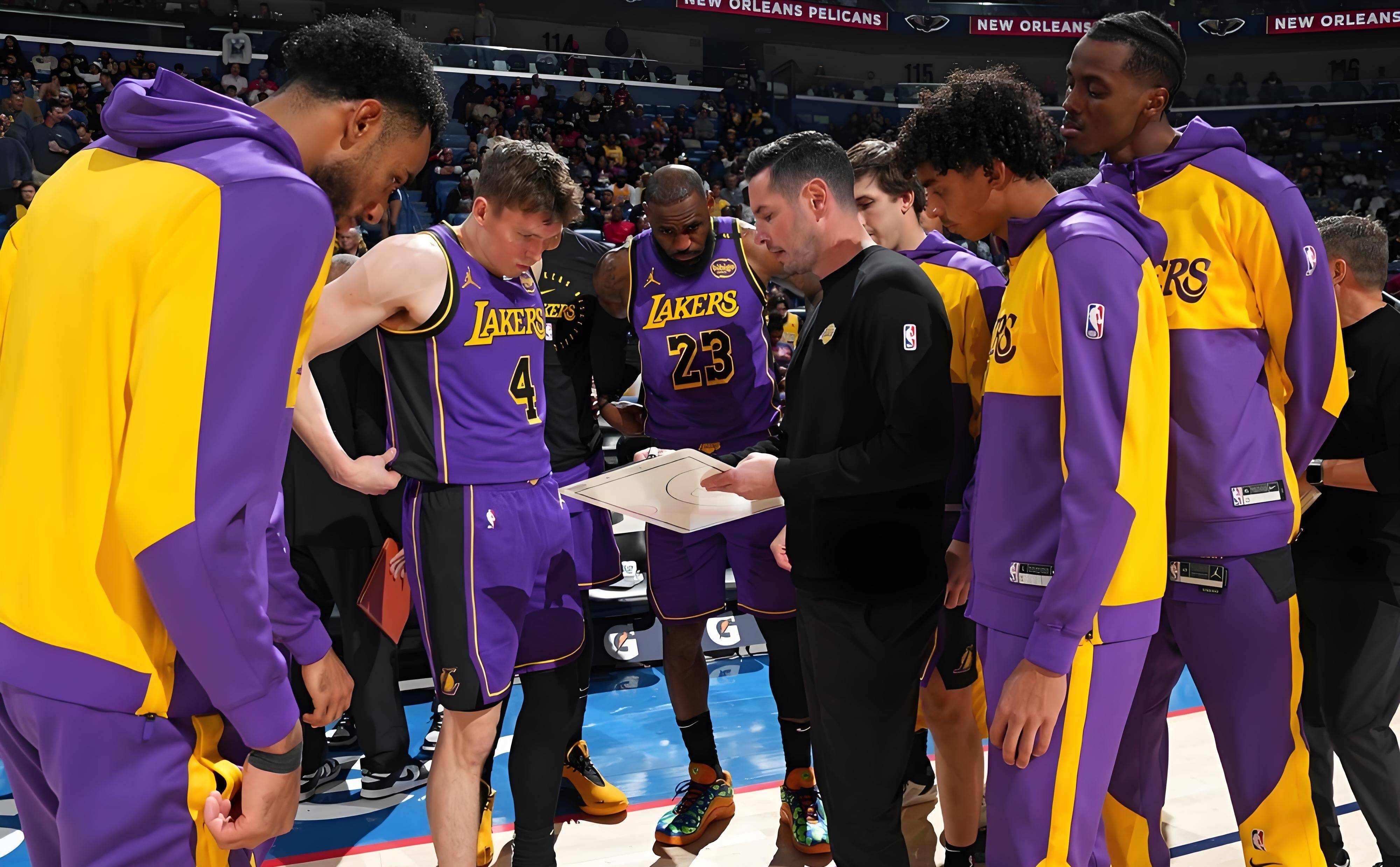 包含赛前芝加哥公牛备战NBA常规赛，战术微调细节曝光，赛场秩序良好，控场能力受关注的词条