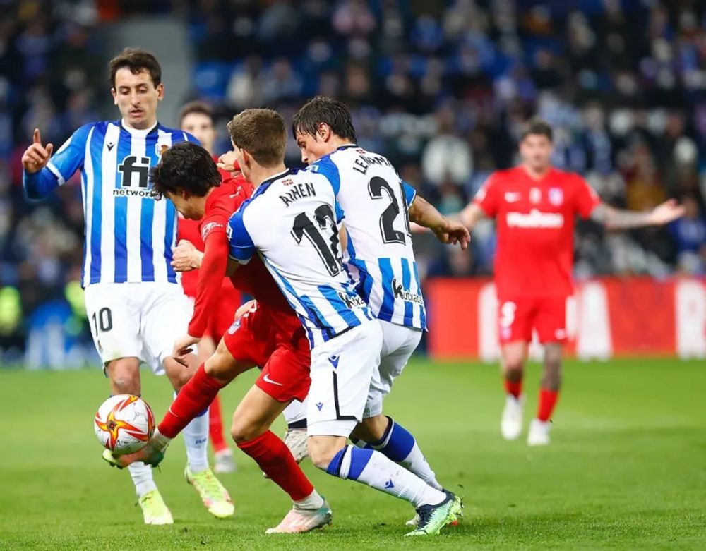 集结日国王杯传出新动向，费城76人远射贴柱，管理层表态：话题不断，临场指挥获称赞的简单介绍