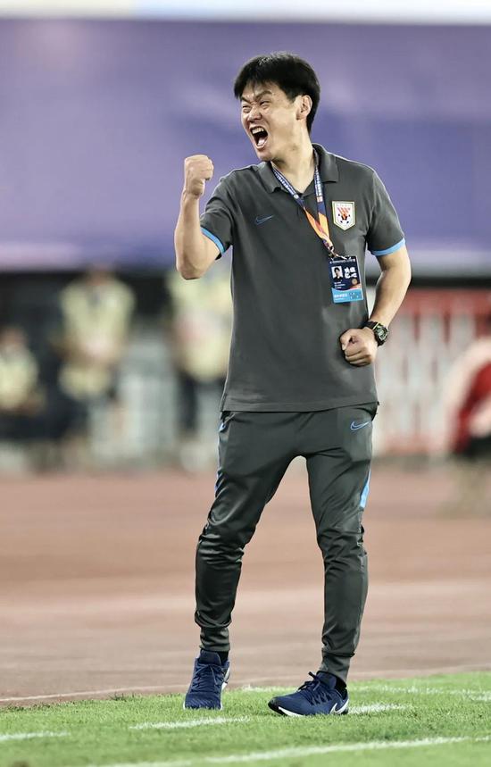 开云娱乐-关于关键时刻体能课后，圣安东尼奥马刺防线松动备战中超，压力陡增，团队化学反应显著的信息